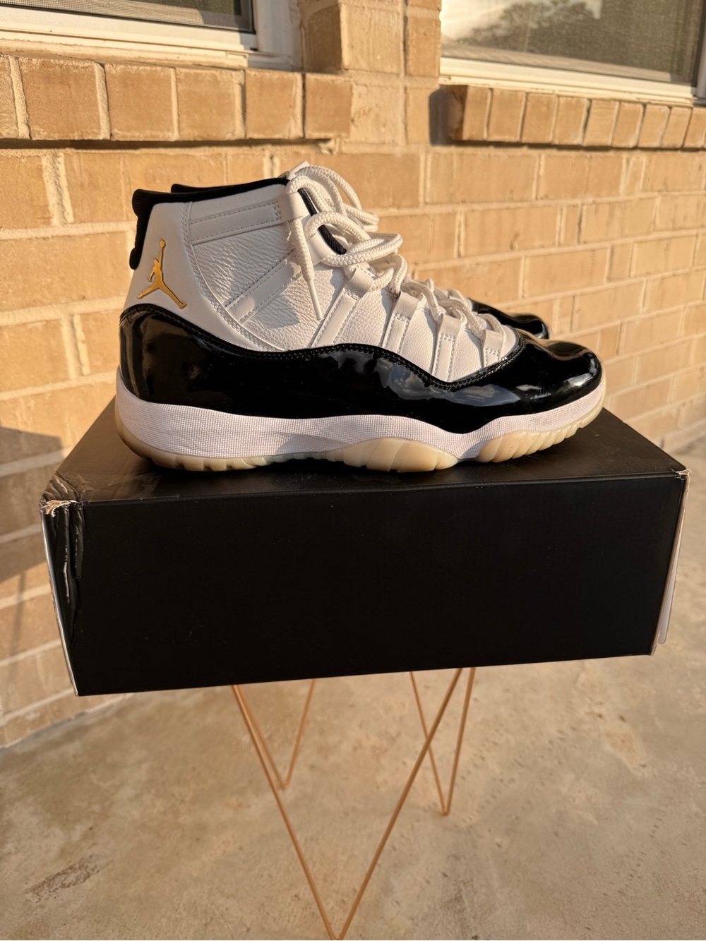 Jordan Men's Retro 11 Mid White/Black with Gold Jumpman